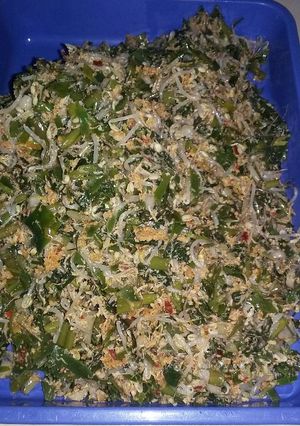 Foto resep Urab daun kencur campur toge super pedasssss...