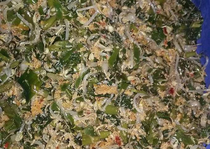 Cara Memasak Urab daun kencur campur toge super pedasssss... Menu Enak Dan Mudah Dibuat