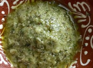 Una foto de Pesto “alla ligure” con albahaca de mi maceta