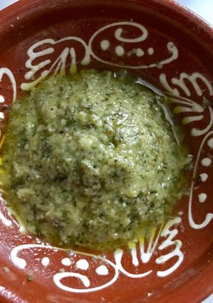 Una foto de Pesto “alla ligure” con albahaca de mi maceta