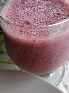 Healthy smoothies ~ 雜莓香蕉水果昔 的食譜成品照片