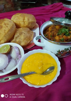 A picture of Chole Bhature.