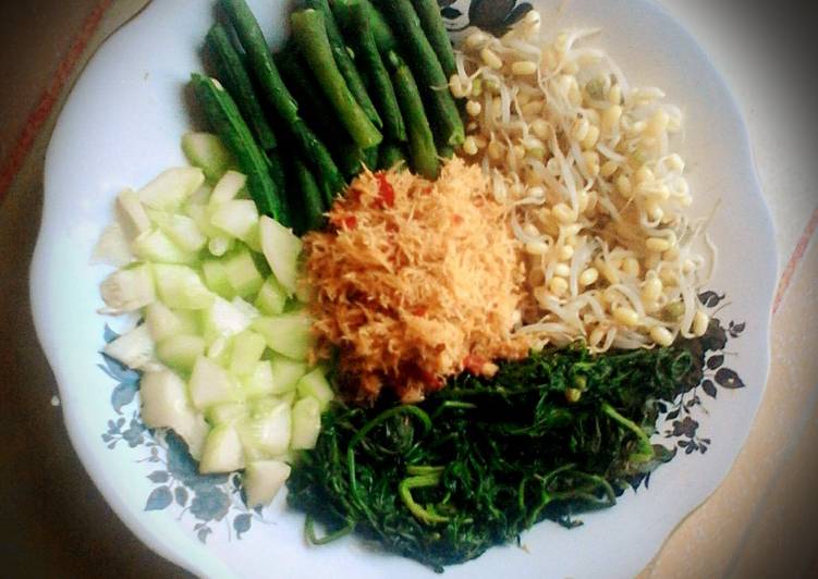 Cara Termudah Menyiapkan Urap Sayuran (Vegetable Salad With Shredded Coconut Dressing) Lezat Sekali