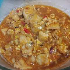 A picture of Tumis ayam telur saus pedas.