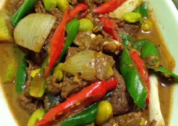 Daging sapi masak keluwak