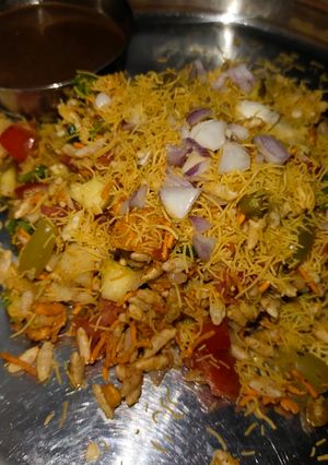 ભેળ (Bhel Recipe In Gujarati) રેસીપી મુખ્ય ફોટો