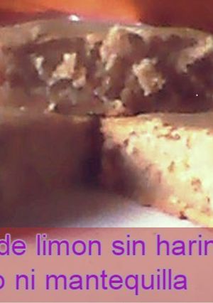 Una foto de Torta de limón sin harina de trigo, mantequilla ni huevo