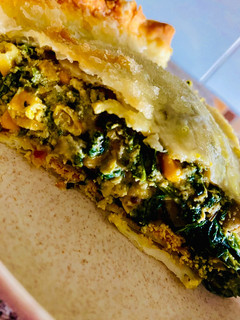 Una foto de EMPANADA DE 🥬ESPINACA🥬 Y 🌽CHOCLO🌽