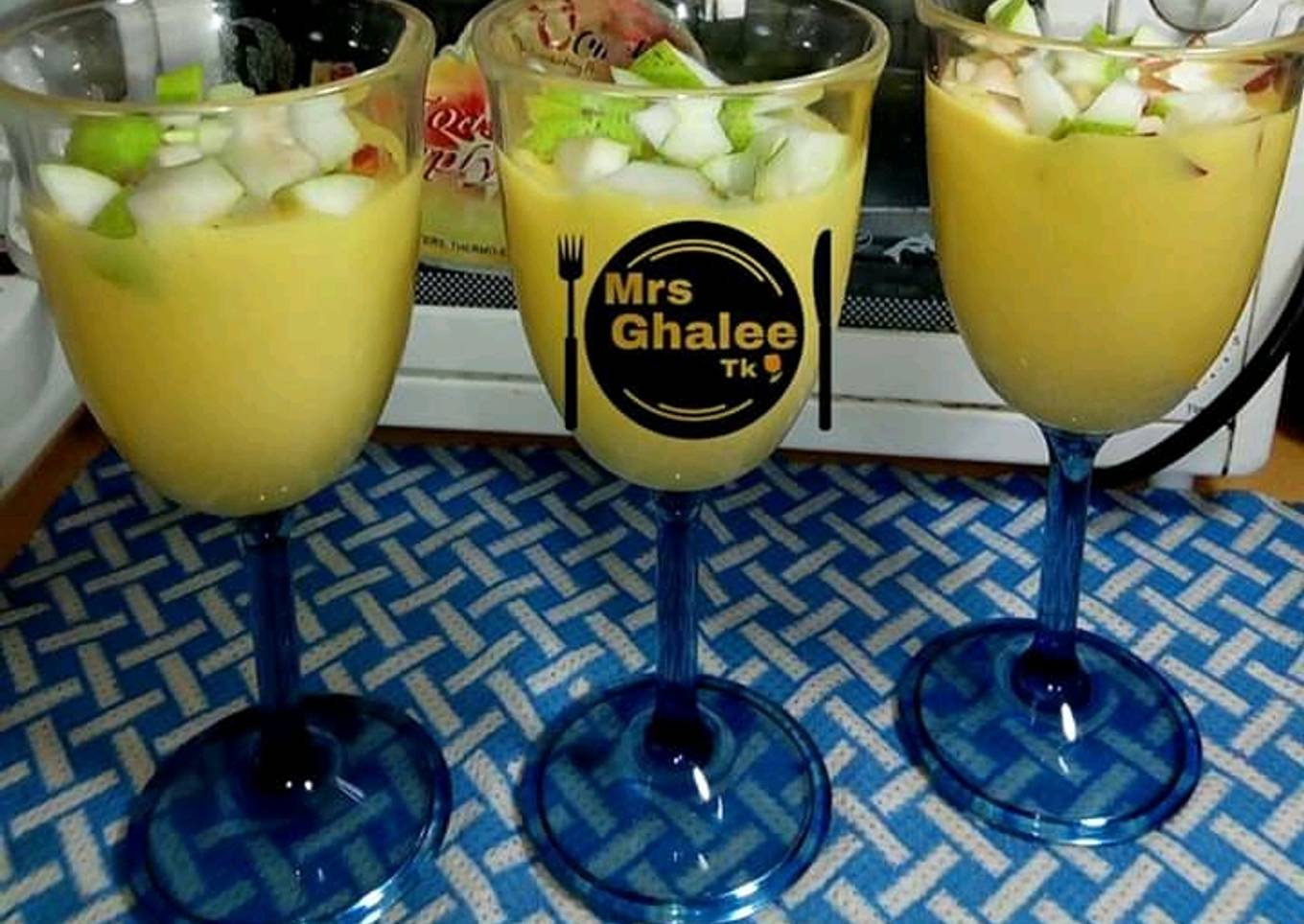 Mango lassi with green apple