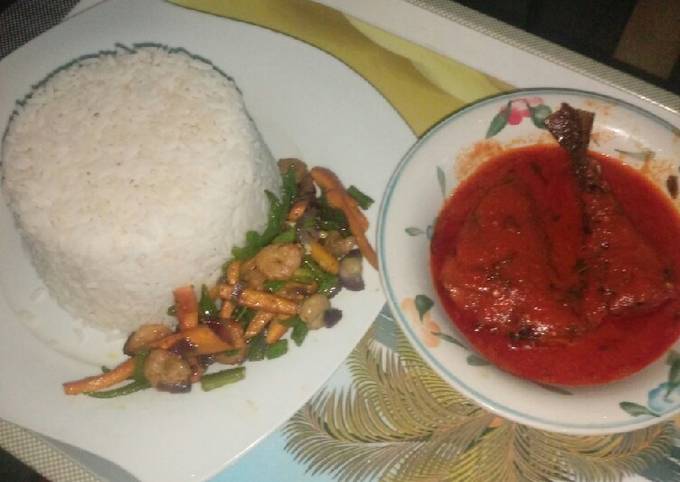 Simple Way to Prepare Homemade Shrimps/Vegs stir-fry sauce with White rice and fish stew #RC#