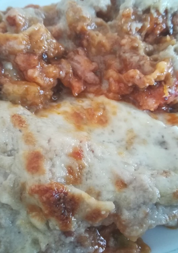Una foto de Berenjenas rellenas con carne de pollo y bechamel de champiñón