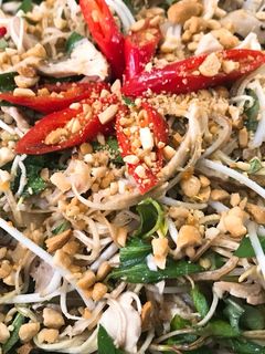 Hình của món Nộm Gà Chua Cay.