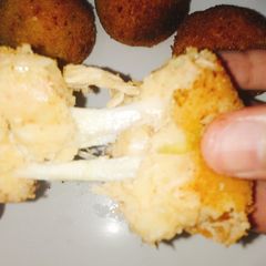 A picture of Chicken cheese balls 😋😋😋.