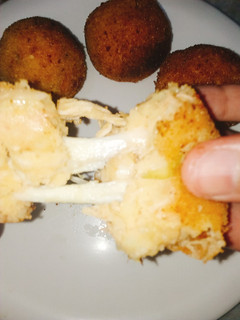 A picture of Chicken cheese balls 😋😋😋.