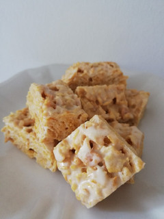 Una foto de Cuadritos de Cornflakes y Marshmallow (TREATS)