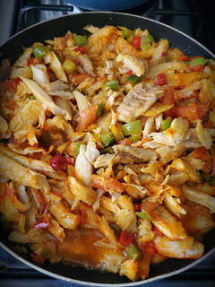 Una foto de Bacalao guisado con vegetales