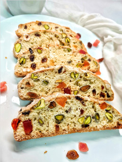Una foto de Biscotti de pistacho, arándanos, avellanas y papaya