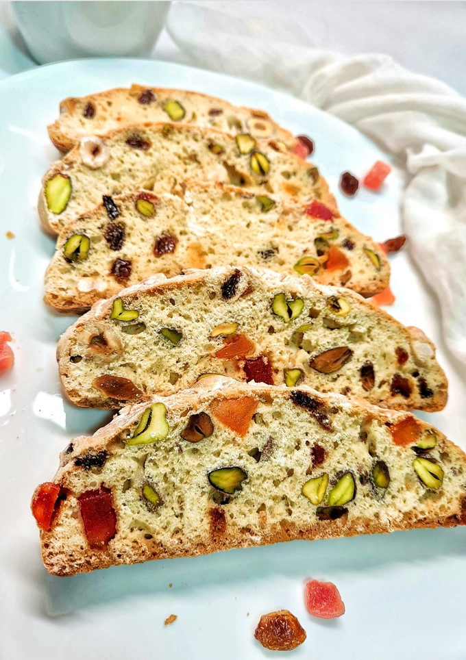 Una foto de Biscotti de pistacho, arándanos, avellanas y papaya