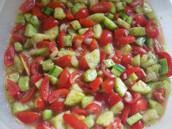 Easy Steps to Make Mentimun, Tomat, &amp;amp; Salad Bawang which So Delicious