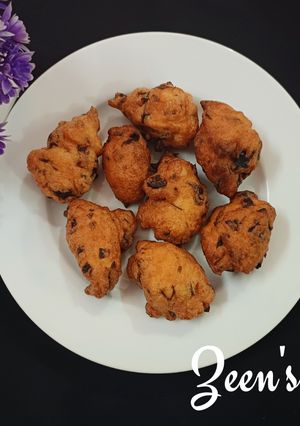 A picture of Black Gram Fritters with Leek.
