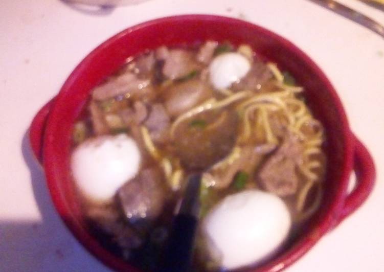 Home made batchoy (Filipino noodle soup)