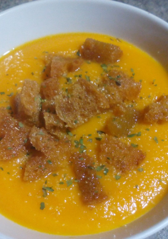 Una foto de Crema de zanahoria y calabacín