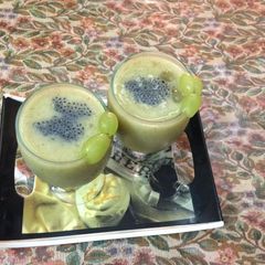 A picture of Kiwi grapes smoothie.