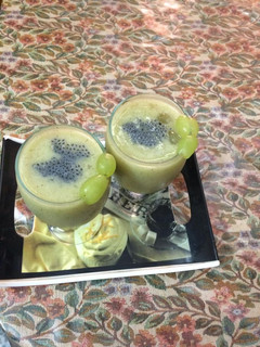 A picture of Kiwi grapes smoothie.