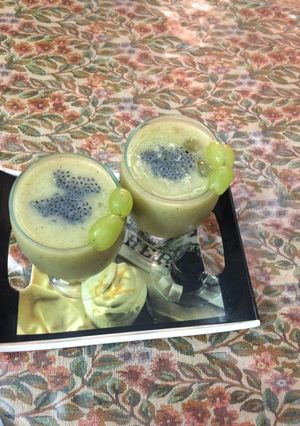 A picture of Kiwi grapes smoothie.