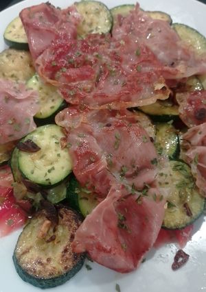 Foto principal de Ensalada templada de Rosa y Calabacín