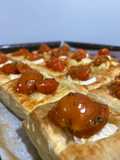 Hojaldritos de queso brie y cherry