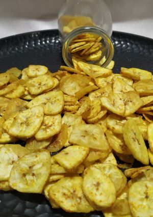 केळ्याचे चिप्स (kedyachi chips recipe in marathi) रेसिपी चे मुख्य फोटो 