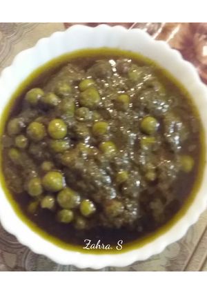 A picture of Aloo matar in green gravy.