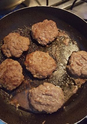 Una foto de Carne se res en forma de arepas