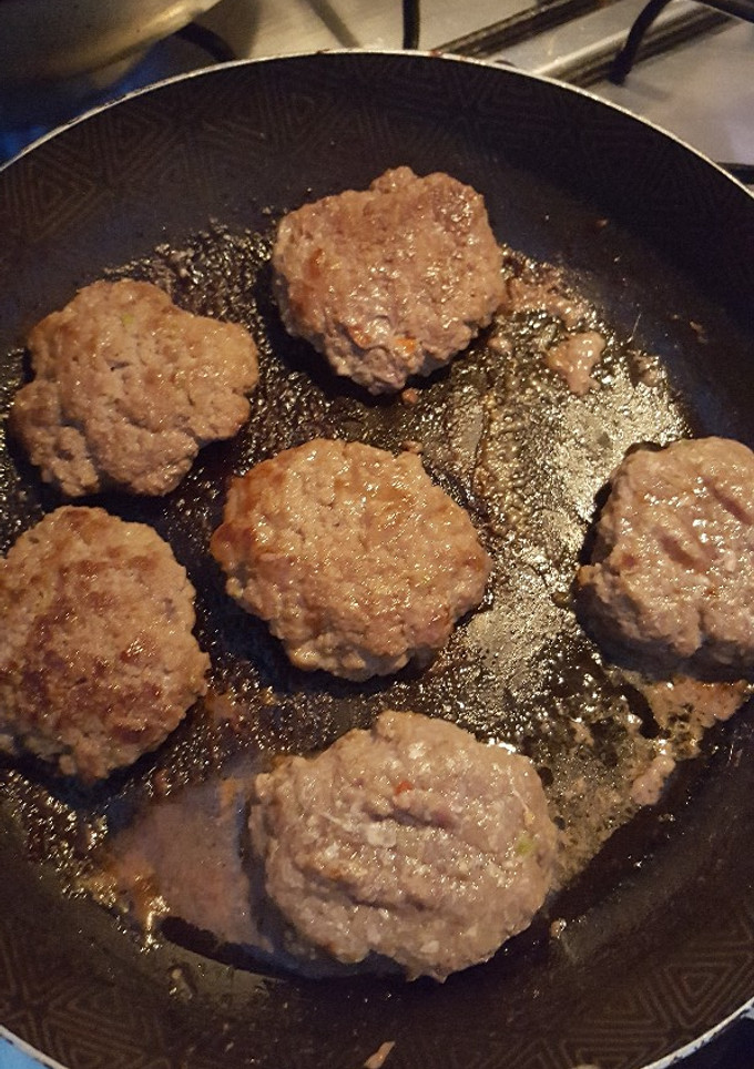 Una foto de Carne se res en forma de arepas