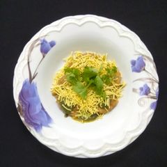 A picture of Indori kachori.