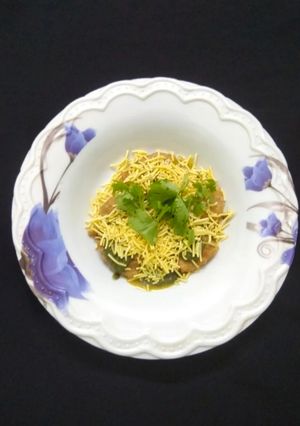 A picture of Indori kachori.