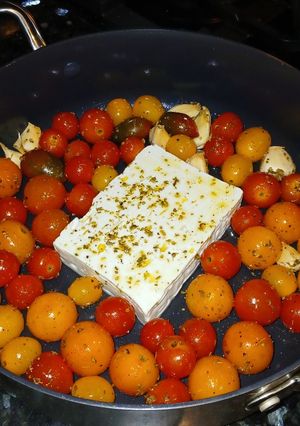 A picture of Cherry tomato feta pasta.