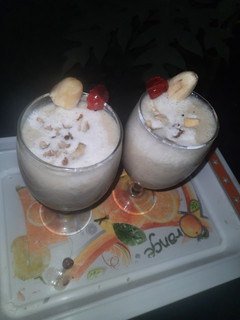 क्रीमी बनाना शेक विद ड्राई फ्रूट्स (Creamy banana shake with dry fruits recipe in Hindi) रेसिपी मुख्य फोटो