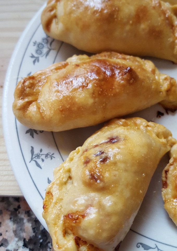 Una foto de Empanadas caseras de jamon de york y queso