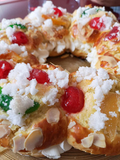 Una foto de 👑Roscón de reyes👑🍒¡Hay quienes queremos disfrutarlo el resto del año!🍒