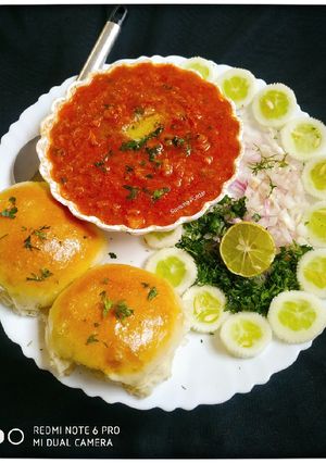 पावभाजी (pav bhaji recipe in marathi) रेसिपी चे मुख्य फोटो 