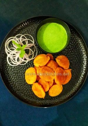 A picture of Potato Bajji / Potato Fritters.