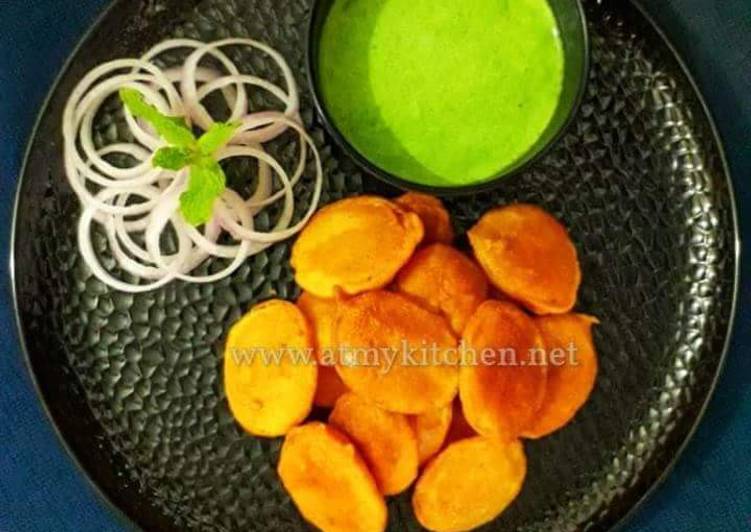 Recipe of Ultimate Potato Bajji / Potato Fritters
