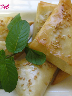 Una foto de Tiropitákia (Triángulos de Queso)