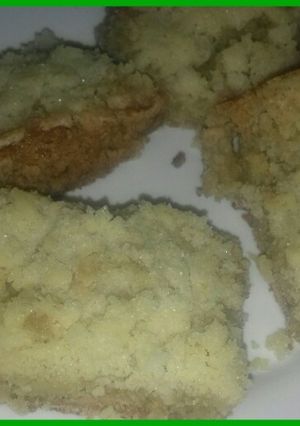 Una foto de Cuadraditos de pera y crumble🍐