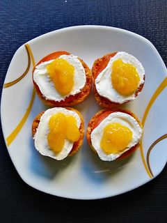 Una foto de Aperitivo con tomate y queso de cabra