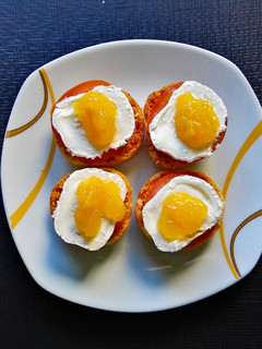 Una foto de Aperitivo con tomate y queso de cabra
