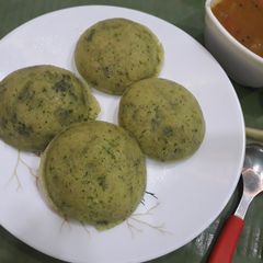 A picture of Palak rawa idli.