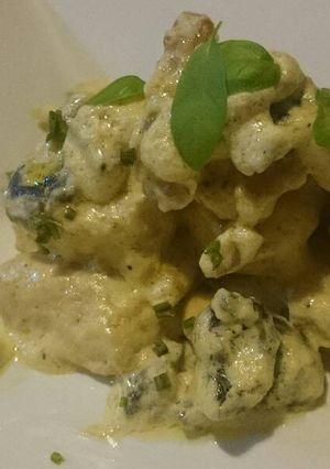 Una foto de Pollo con crema de champiñones